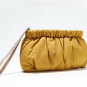 NEW Vince Camuto Nylon Harlo Small Sporty Puffer Pouch Preppy Gorpcore Wristlet